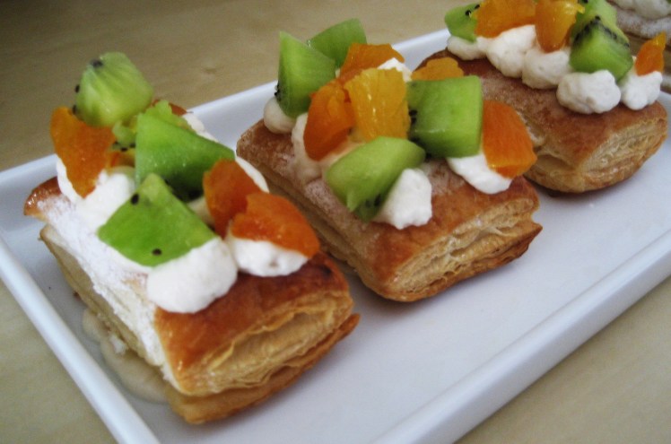 Milhojas con crema de limon y fruta