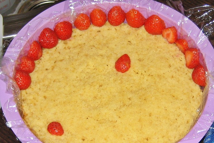 Tarta de fresas y chocolate blanco