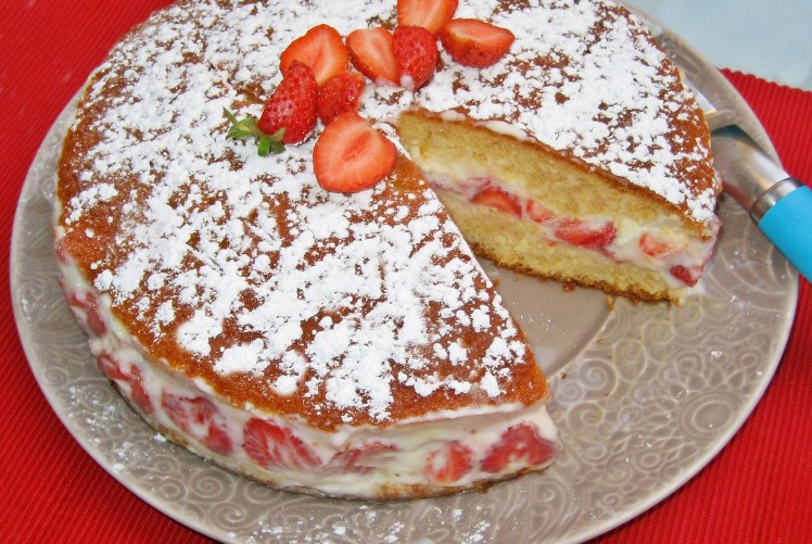 Tarta de fresas y chocolate blanco