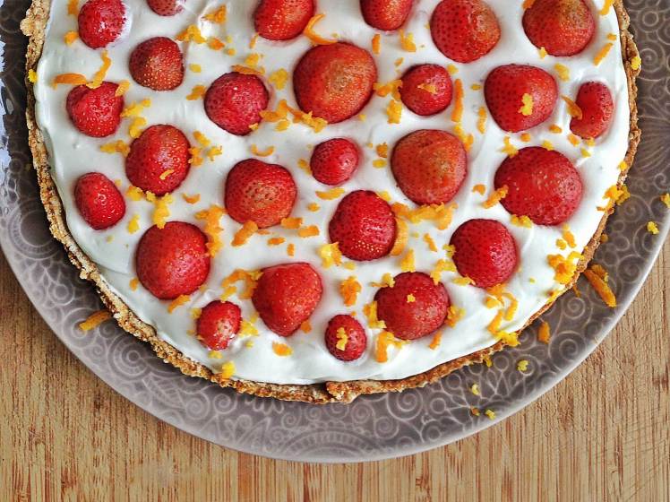 Tarta de fresas, naranja y limón
