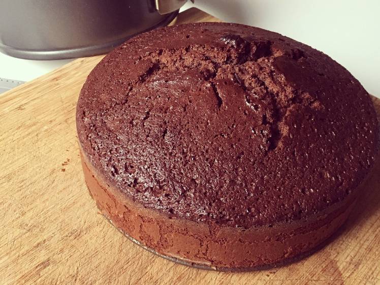 Tarta de chocolate, nata y fresas -5